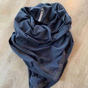 Lululemon Rulu Vinyasa Scarf with arm holes